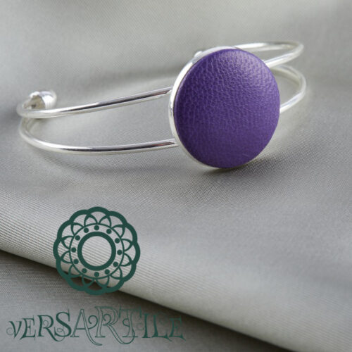 Levendulaszín bőrbetétes karkötő