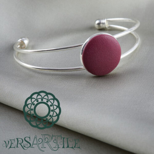 Mályvaszín bőrbetétes karkötő