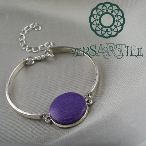 Levendulaszín bőrbetétes csuklós karkötő