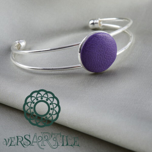 Levendulaszín bőrbetétes karkötő