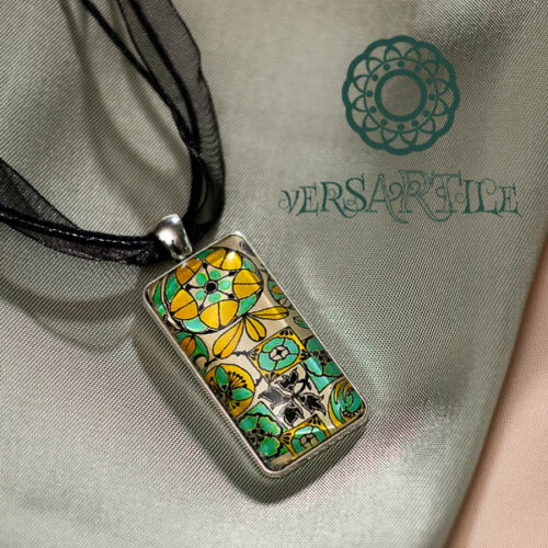 Stilizált virág-mintás nyakék