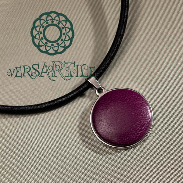 Mályvaszín bőrbetétes nyakék