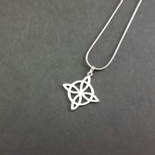 Négyes osztatú virág/egyenlőszárú kereszt nemesacél nyaklánc