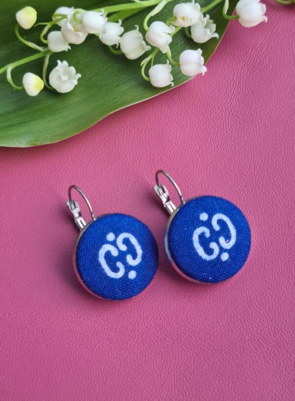 Kékfestő stilizált alma mintás fülbevaló