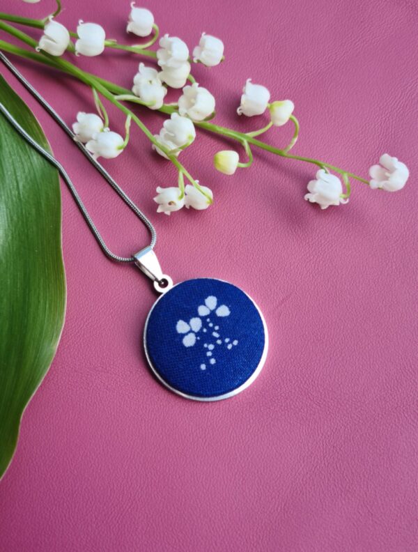 Kékfestő nefelejcses nyakék