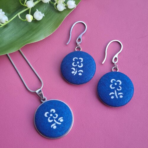 Kékfestő virágos nyakék és fülbevaló