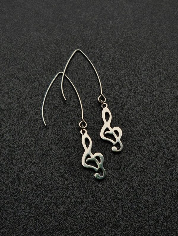 Violinkulcs szívvel fülbevaló